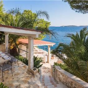 Luxury 6 Bedroom Seafront Villa with pool and Separate Apartment along Secluded Beach near Hvar Town, Sleeps 10-12